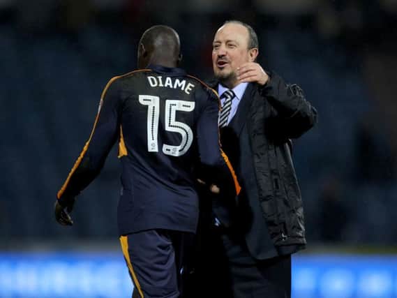 Rafa Benitez congratulates Mo Diame.
