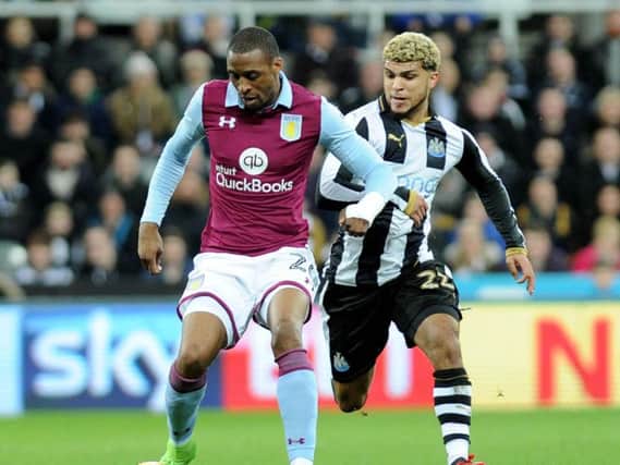 DeAndre Yedlin, right
