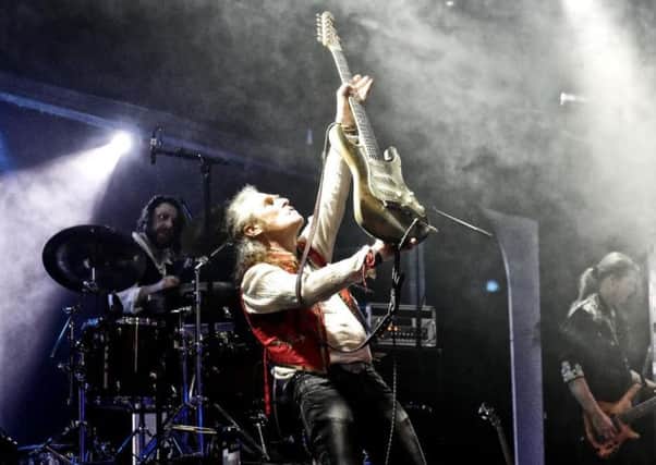 Bernie Torme on stage