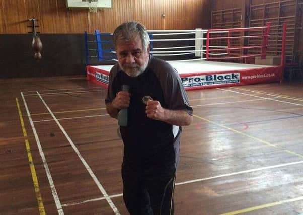 Tributes have been paid to well-respected boxing coach Frank Deans