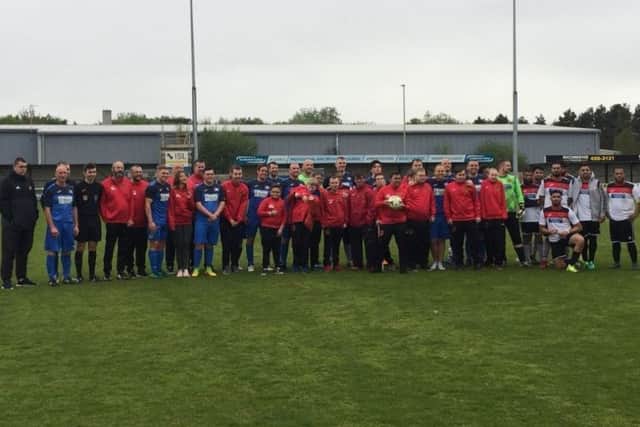 The two teams line up.