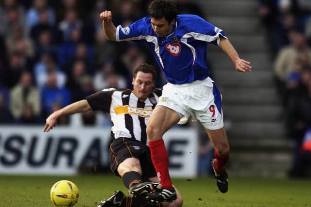 A poor start to the 2003-04 season saw Groves sacked but was kept on as a player, finding himself out on loan to local rivals Scunthorpe United.